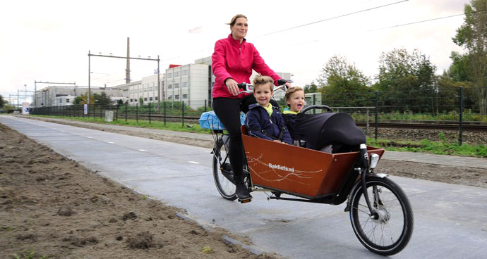 Solar-powered cycle paths