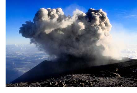 Plume of volcanic ash